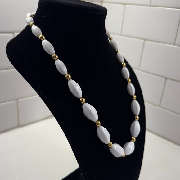 NAPIER Vintage White and Gold Tone Acrylic Necklace - Picture 3 of 7